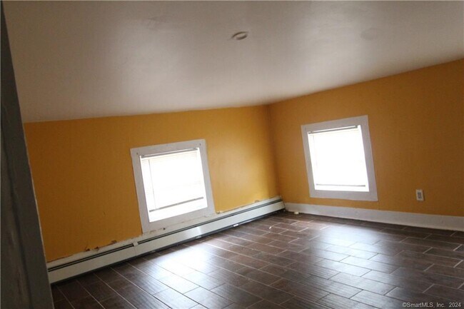 Building Photo - 35 Wolcott St