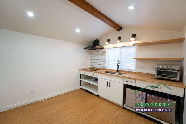 Building Photo - 73A Tamalpais Rd