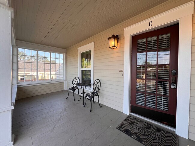 Building Photo - Charming Three-Bedroom in Downtown Woodland
