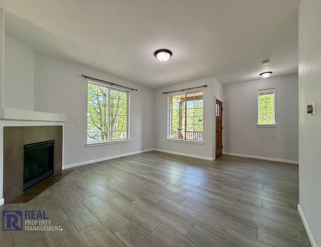 Foto del edificio - Charming 3BR/2.5BA Beaverton Home in Prime Location