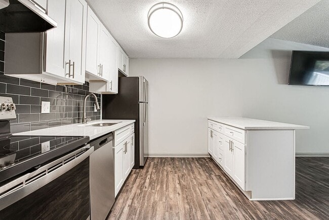 Building Photo - Elevate Woodstock