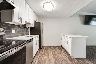 Building Photo - Elevate Woodstock