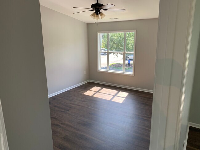 Building Photo - 4156 Breezewood Dr