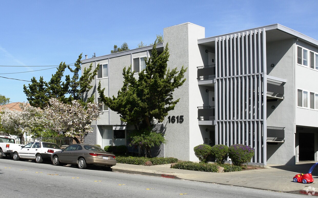 Building Photo - 1615 Hudson St