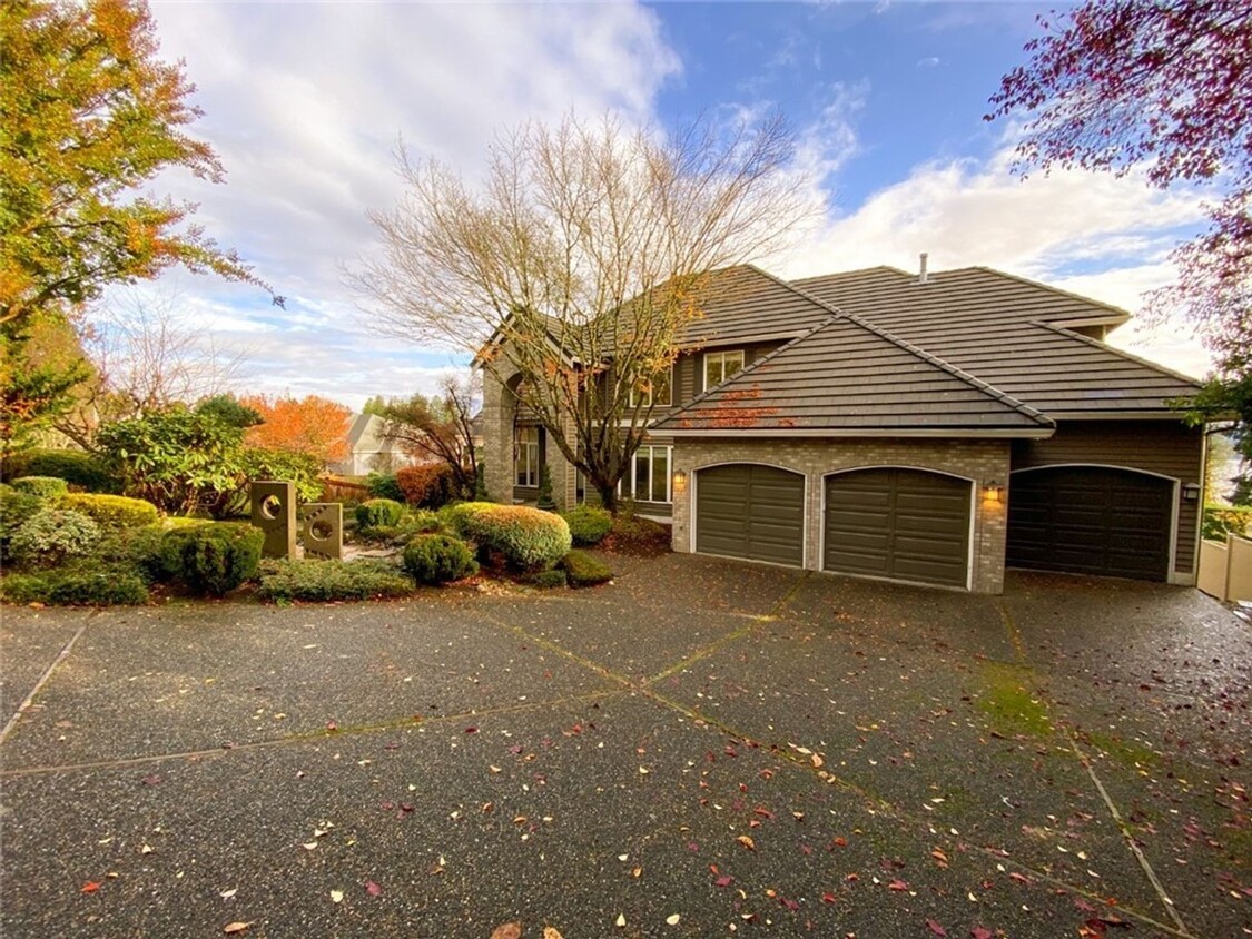 Foto principal - 5 Bd / 3.5 Ba Bellevue Home