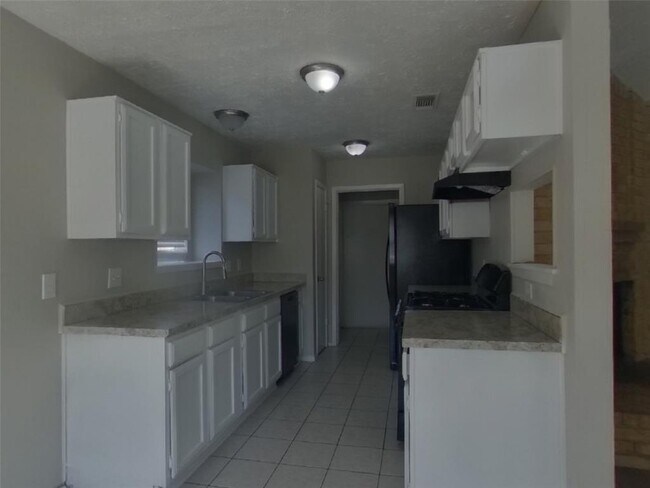 Building Photo - 2802 N Spring Dr