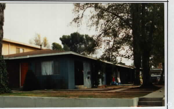 Primary Photo - 572-578 N Wilson Ave