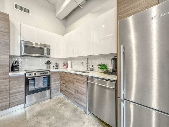 Building Photo - 555 Evergreen St
