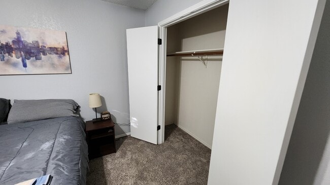 Habitación en alquiler - 16125 Hollyhill Ct