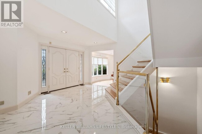 Photo du bâtiment - 1330 Sprucedale Ave