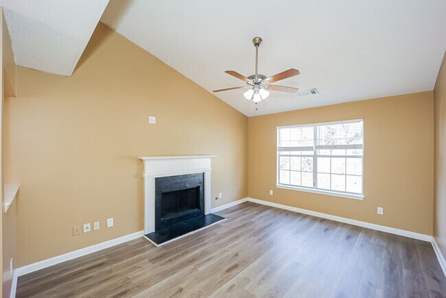 Foto del edificio - 5748 Chisolm Trail