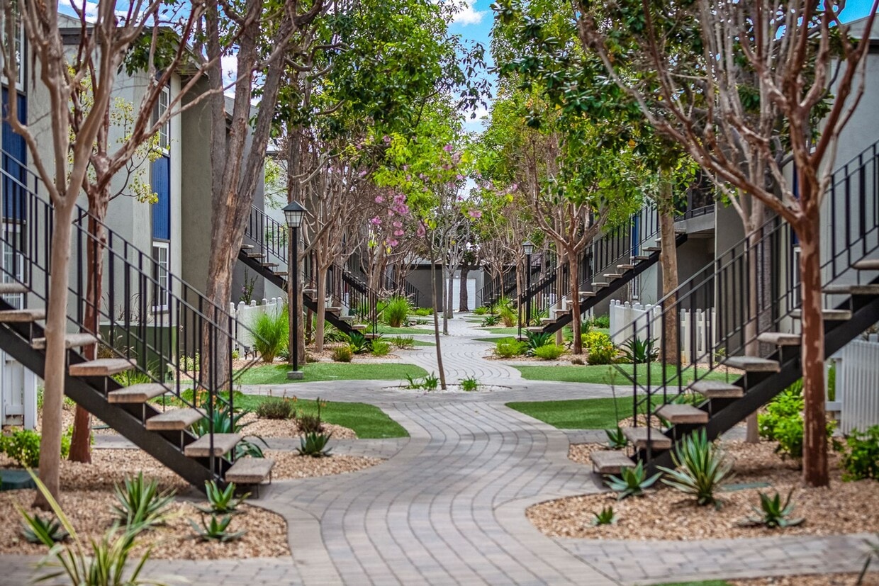 Primary Photo - Twin Pines Apartments