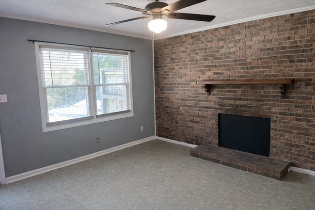 Building Photo - Lovelaceville Road