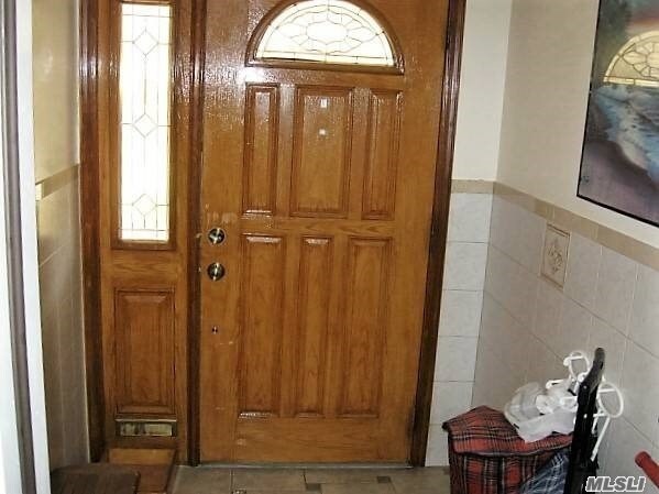 Foto del edificio - 64-39 Woodbine St