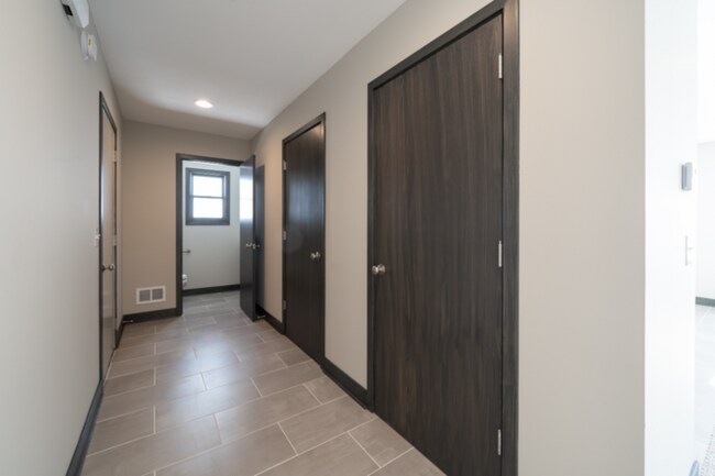 Building Photo - 4 BED, 2.5 BATH 2,900 SQFT BRAND NEW TOWNH...