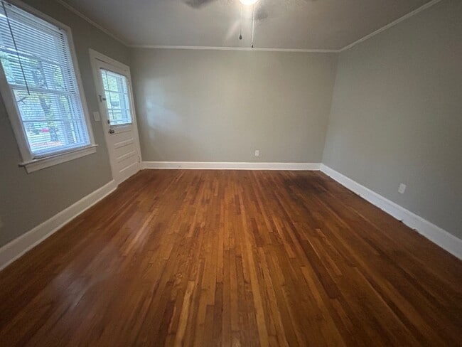 Foto del edificio - 5105 Middleton St