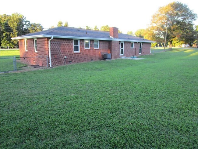 Foto del edificio - 1667 Old Peachtree Rd NE