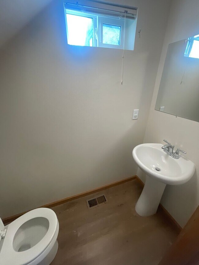 Foto del edificio - 2 Bedroom in Lebanon with Garage and backy...