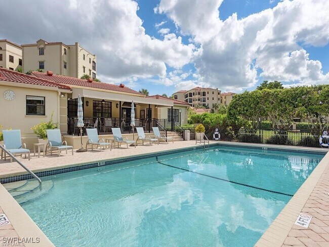 Foto del edificio - 7040 Pelican Bay Blvd