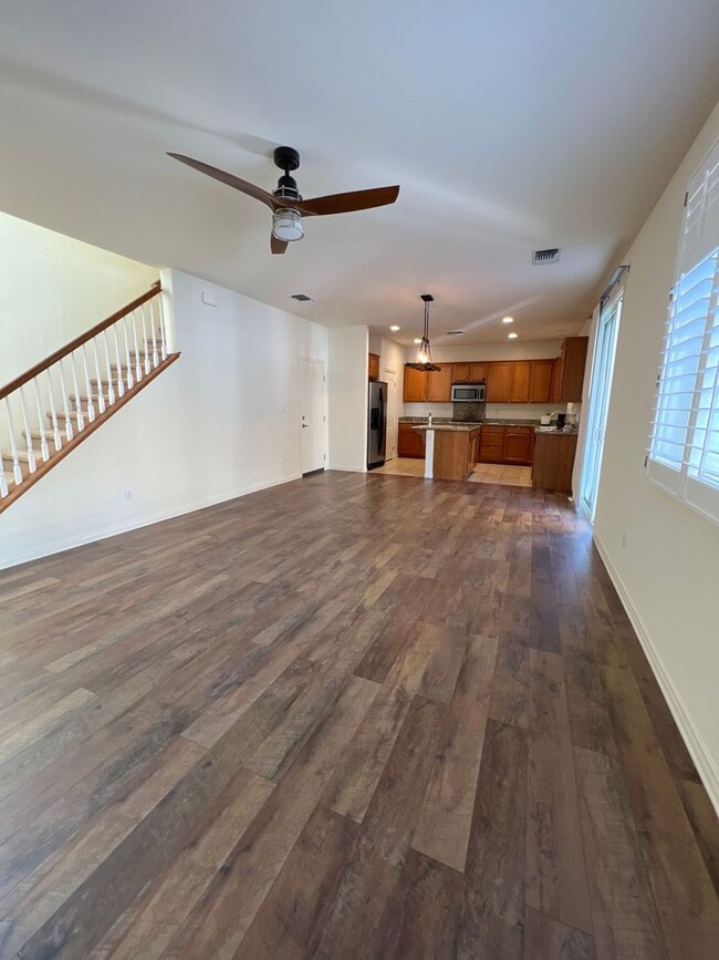 Building Photo - Spacious Elegance in Gated University Park