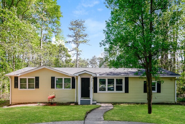 Building Photo - 422 Hawthorne Cir