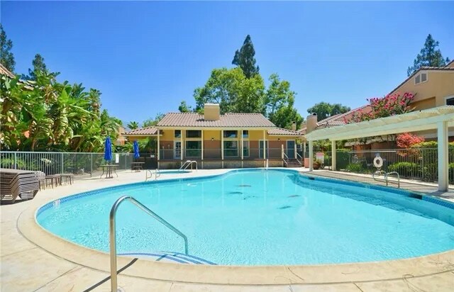 Foto del edificio - 10655 Lemon Ave