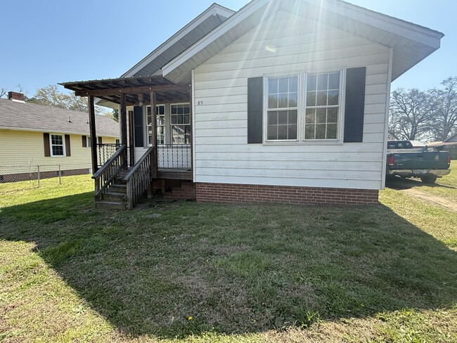 Foto del edificio - 85 E 3rd St NE