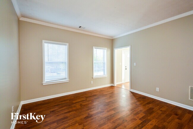 Foto del edificio - 5357 Beechwood Forest Dr