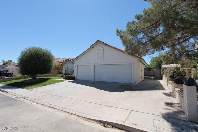 Building Photo - 6605 Vicuna Dr
