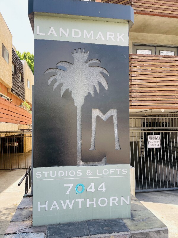 Foto del edificio - 7044 Hawthorn Ave