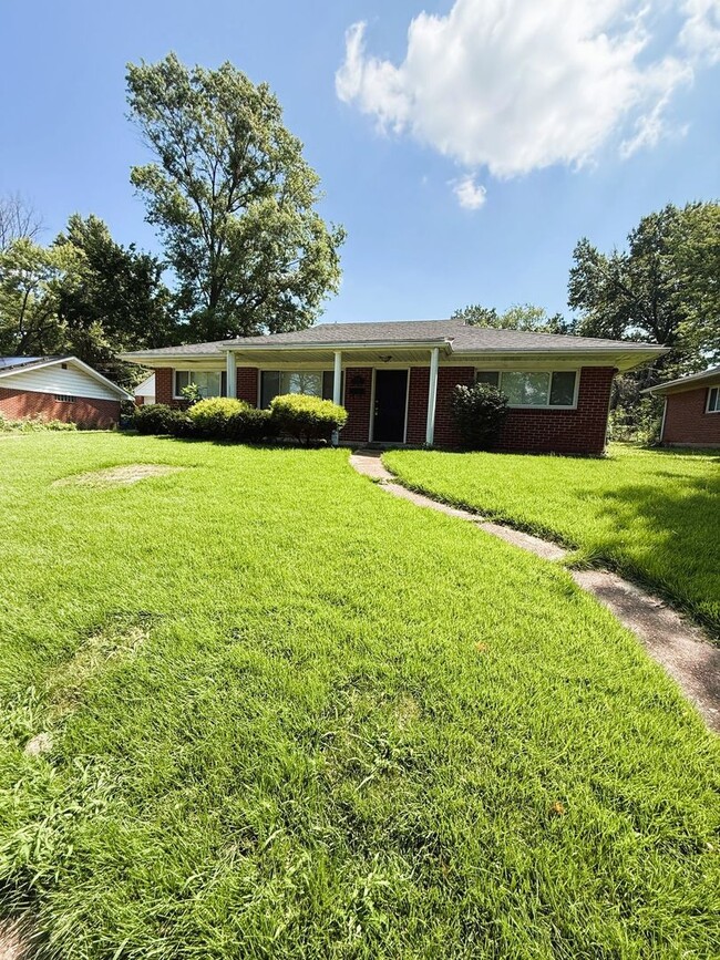Building Photo - 4 Bedroom Home for Rent in University City!