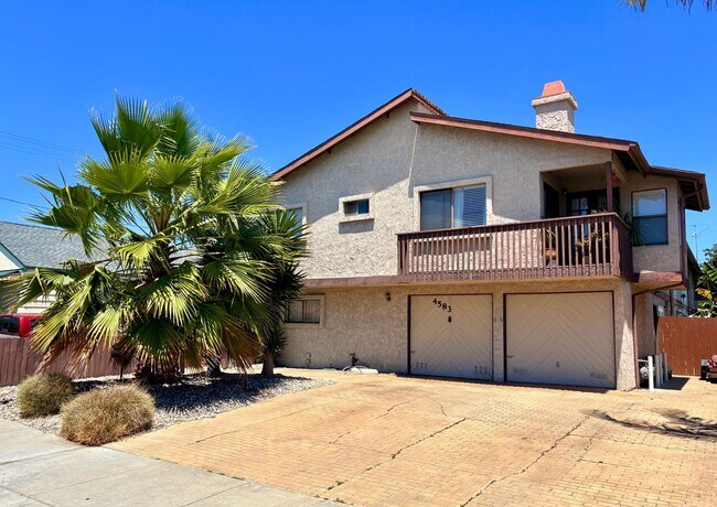 Foto del edificio - Amazing Two Bed 1.5 Bath Condo - University Heights - Garage & Driveway Parking