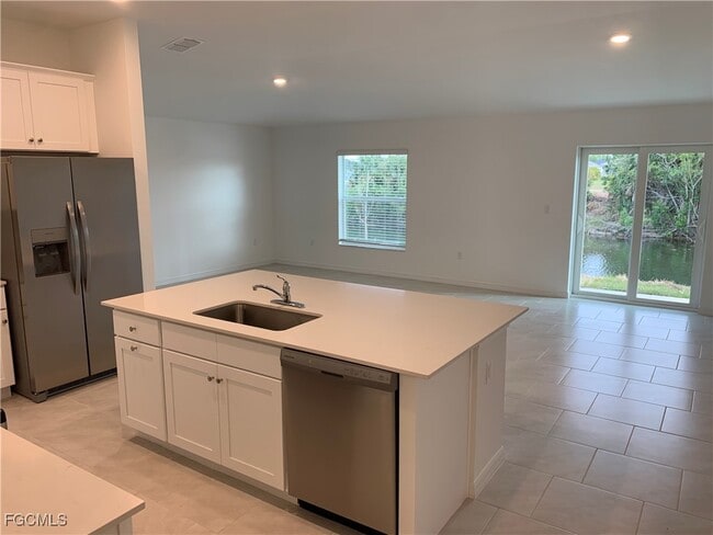 Foto del edificio - 1012 NE 32nd Ln