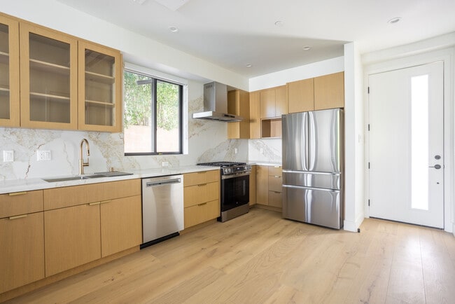 Foto del edificio - 456 N Poinsettia Pl