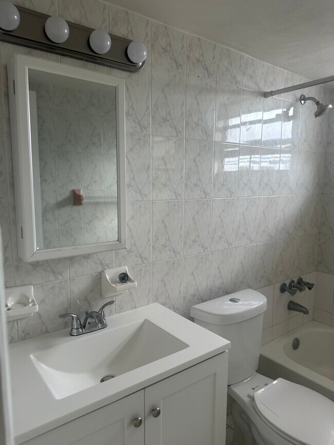 Baño - 1930 Palm Ave