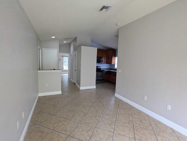 Building Photo - 4910 Cambridge St