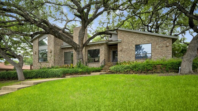 Building Photo - 3410 Hunters Walk