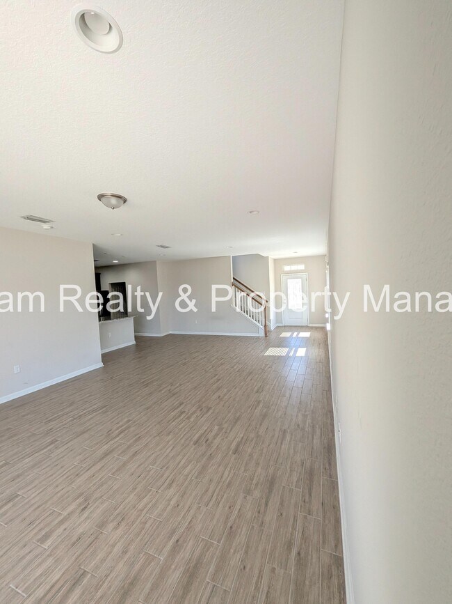 Building Photo - 100 Golden Fern Dr