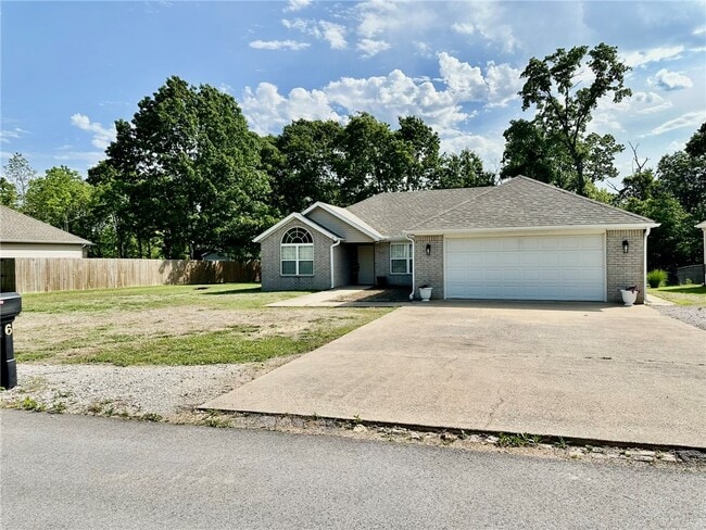 Building Photo - 6 Roessler Ln