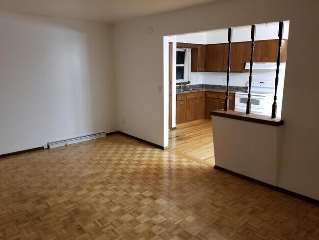 Building Photo - 1097/1099 Laurel Court - 1099
