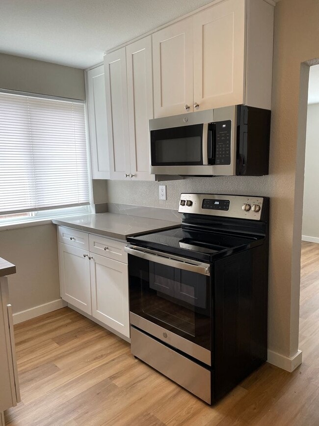 Building Photo - Renovated Ground Floor 1 BD/ 1 BA!
