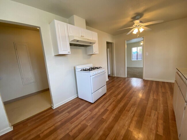 Building Photo - Cute 2 Bedroom Home - Coming Soon