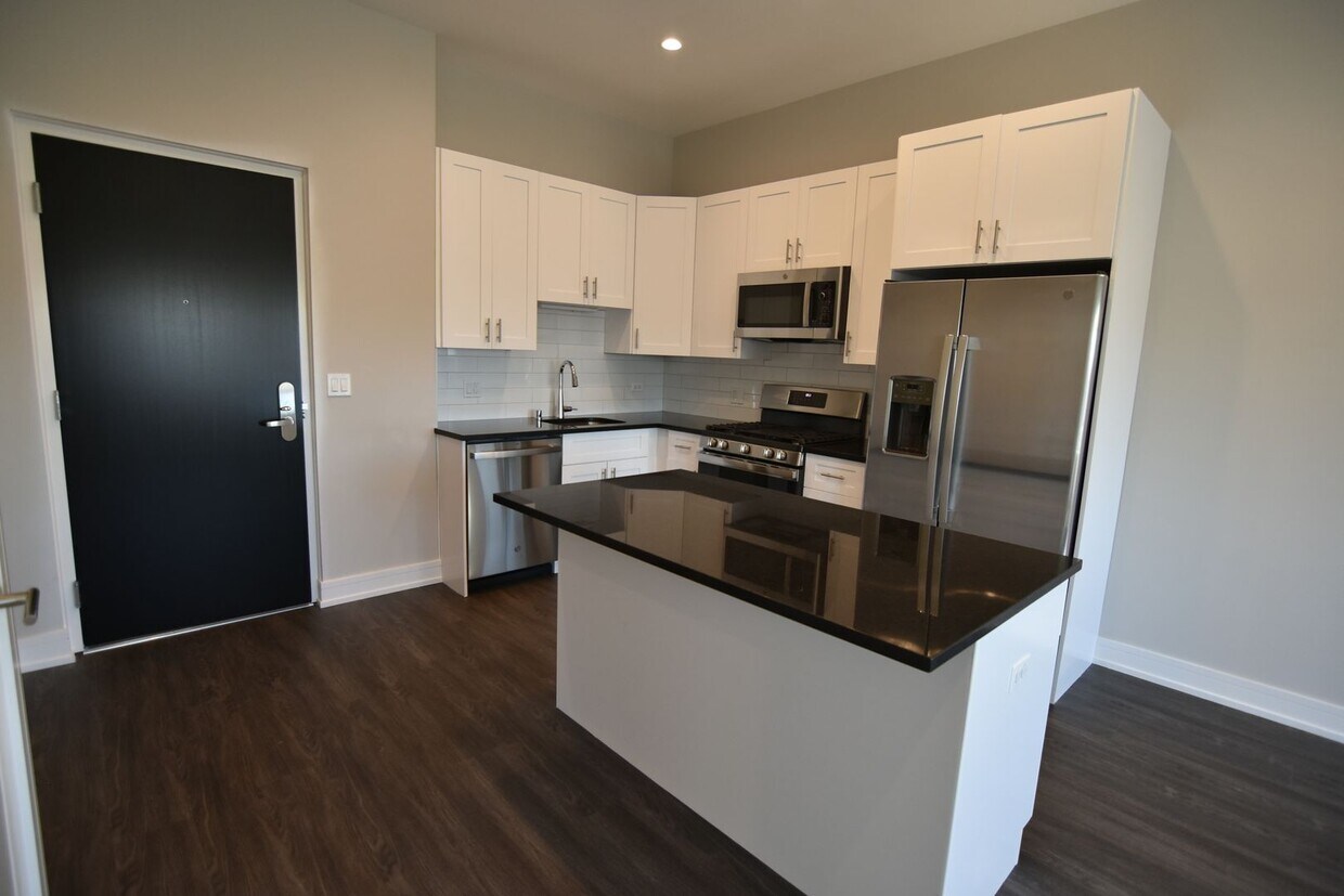 Foto principal - 1730 W Greenleaf Ave