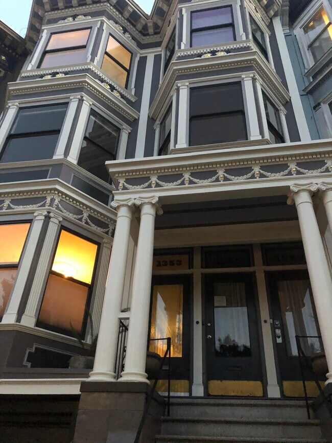 Building Photo - 1355 Oak St