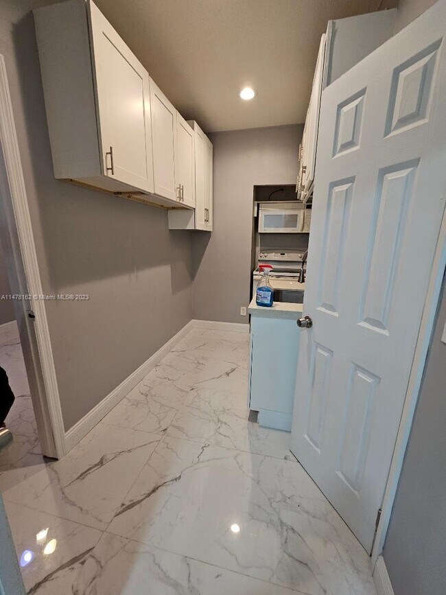 Foto del edificio - 6139 Johnson St