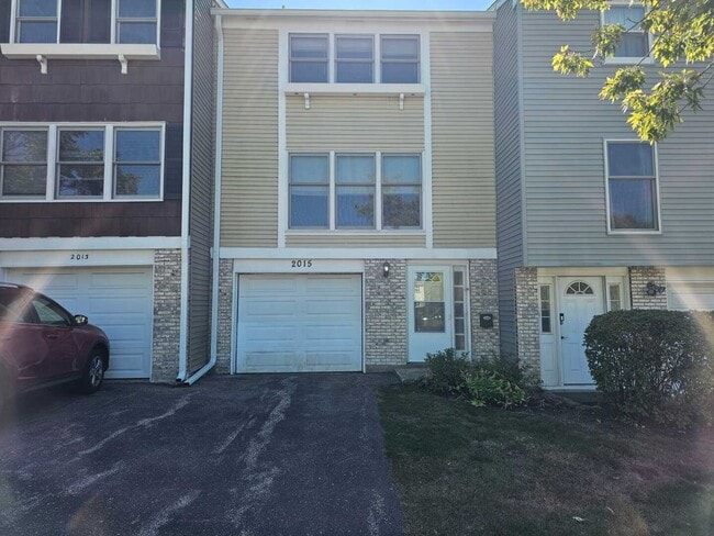 Building Photo - 2015 Oxford Ct