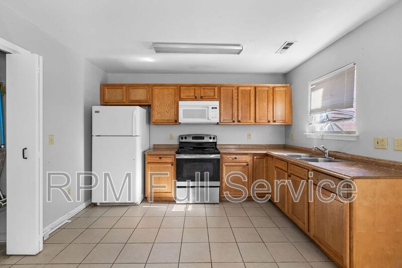 Foto principal - 615 40th Ave N