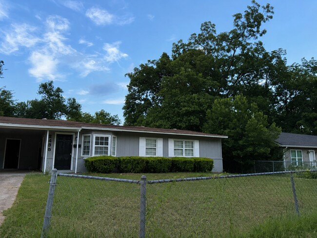 Foto del edificio - 2435 Thrasher Ave