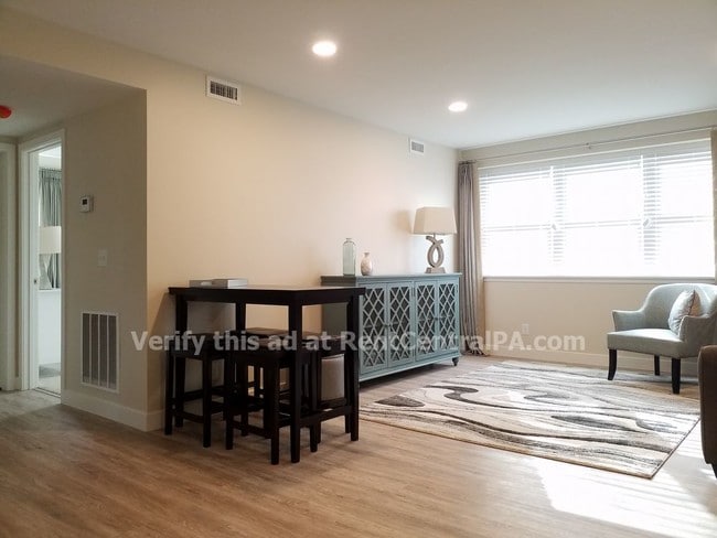 Building Photo - 305 W Willow St Apt 101