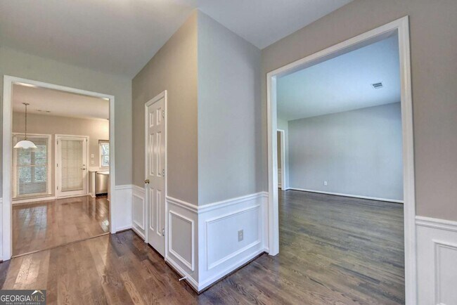 Foto del edificio - 7470 Brookwood Way